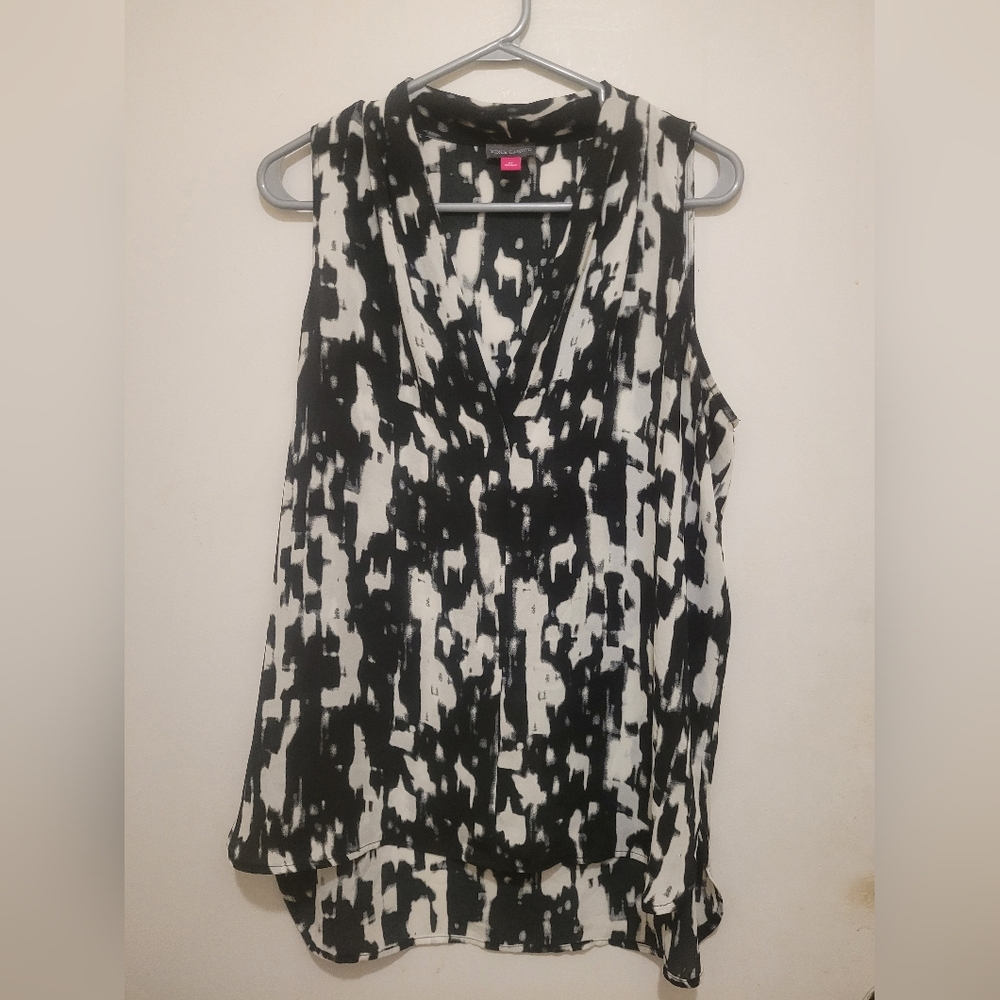 Vince Camuto Black & White Sleeveless High-Low Blouse | Size M